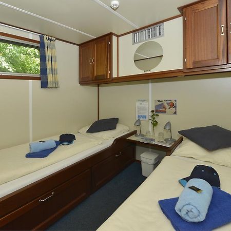 Ms Mecklenburg Hotelschiff Берлин Екстериор снимка