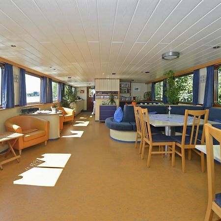 Ms Mecklenburg Hotelschiff Берлин Екстериор снимка