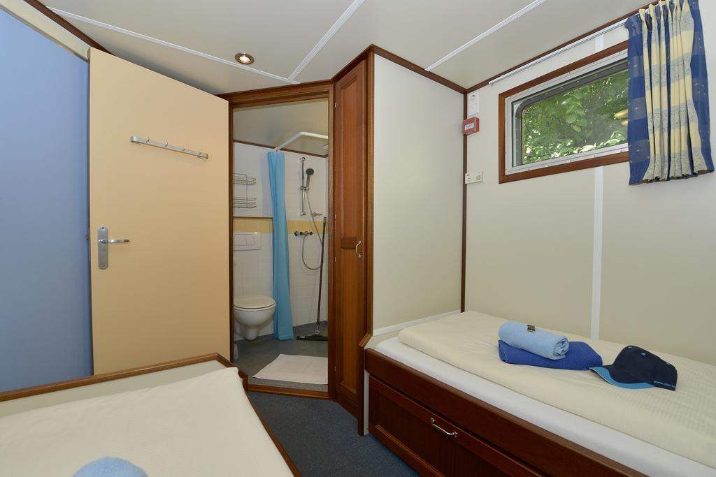 Ms Mecklenburg Hotelschiff Берлин Екстериор снимка