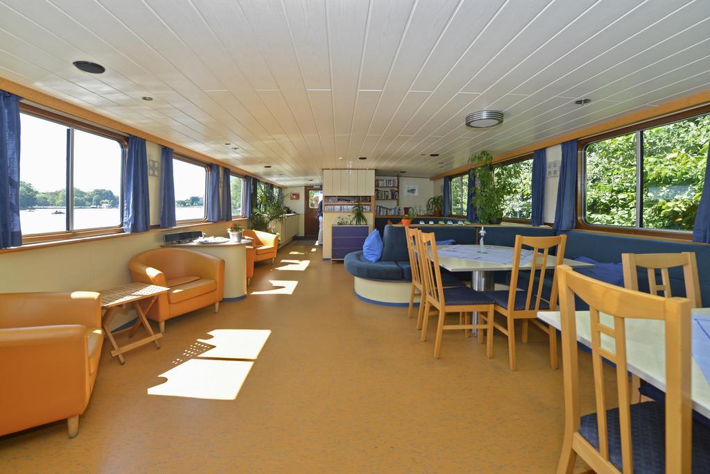Ms Mecklenburg Hotelschiff Берлин Екстериор снимка