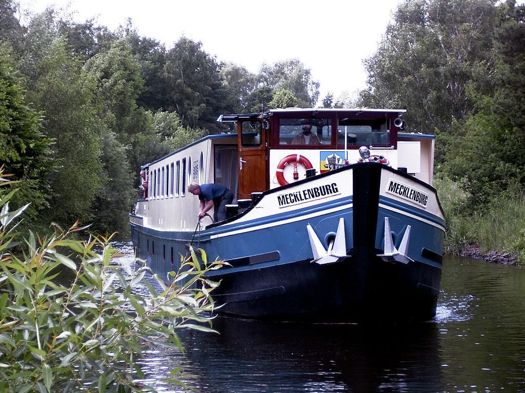 Ms Mecklenburg Hotelschiff Берлин Екстериор снимка